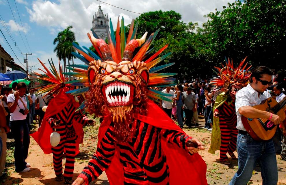 Confección de Máscaras de Diablicos