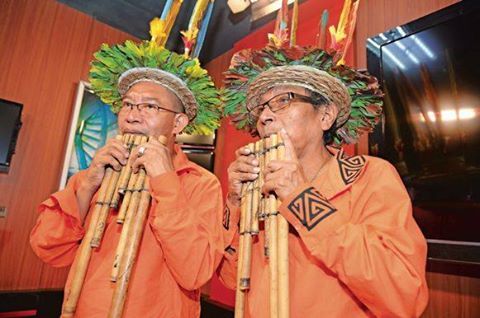 Tres sombreros singulares de producción indígena