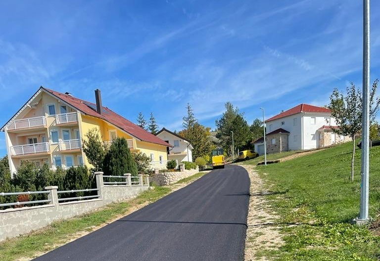 Postavljen novi sloj asfalta
