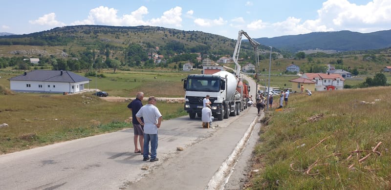 NAJAVA AKCIJE: Betoniranje bankine uz novi asfalt