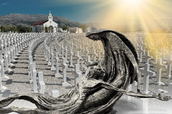 Podizanje križeva na Groblju mira na Bilima