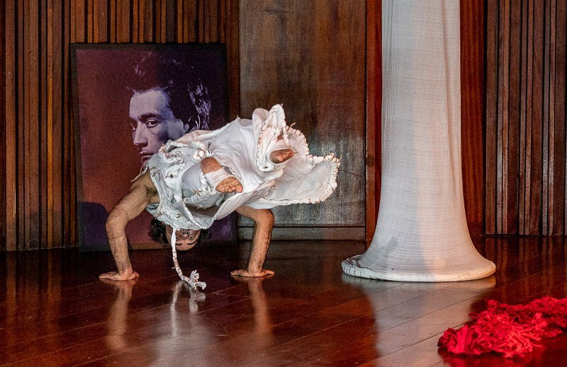 Como Matar Bartas ou Simplesmente Artaud