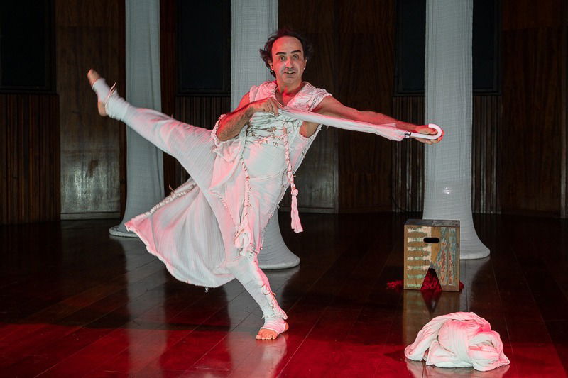 Como Matar Bartas ou Simplesmente Artaud