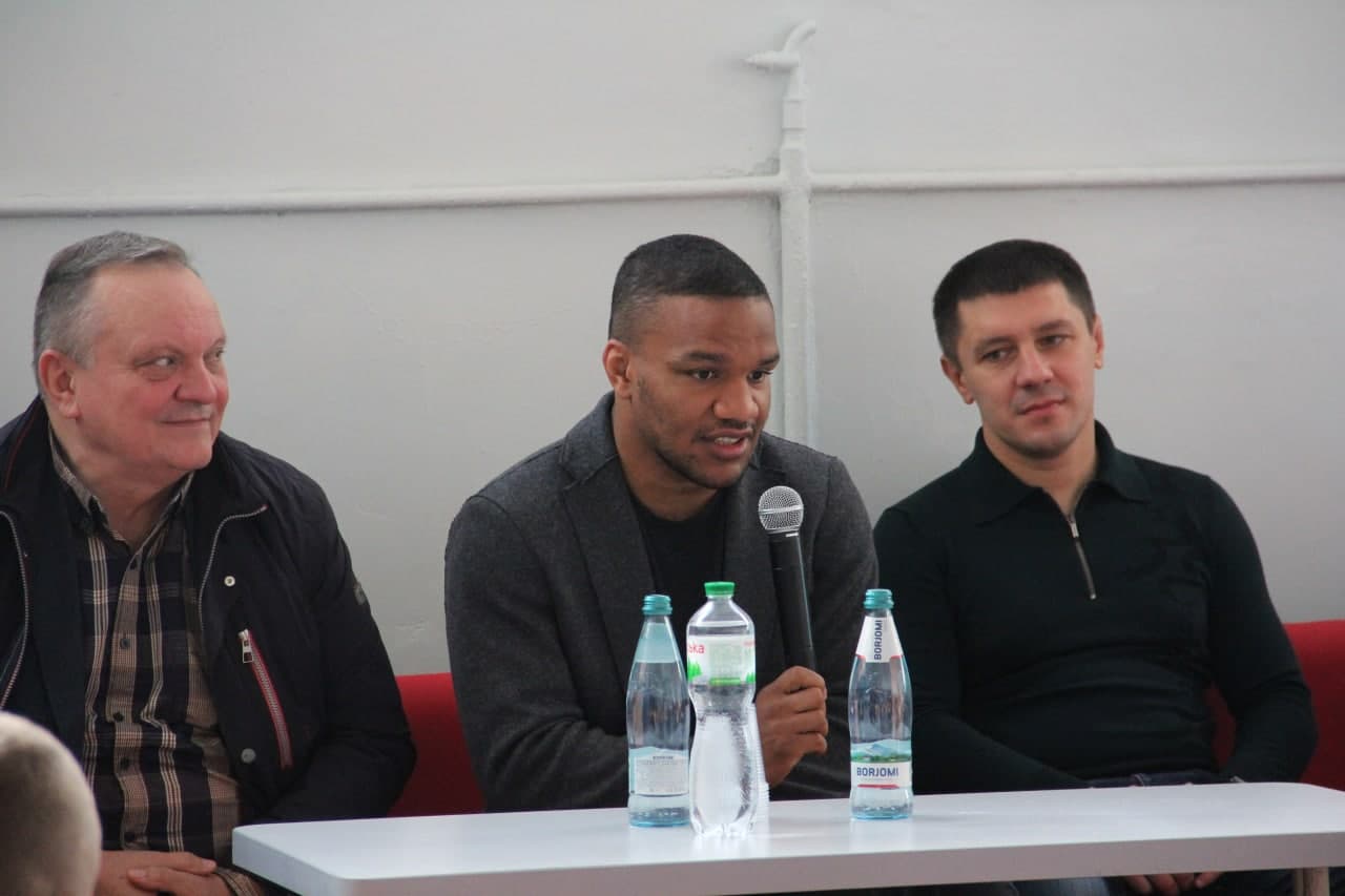ЖАН БЕЛЕНЮК У ВІННИЦІ: «СПОРТИВНУ ІНФРАСТРУКТУРУ РОЗВИНЕМО У ВСІХ ГРОМАДАХ УКРАЇНИ»