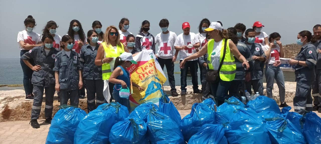 جمعية “إنسان للبيئة والتنمية” أطلقت حملة تنظيف مزدوجة للبحر المتوسط من قضائي جبيل وصيدا