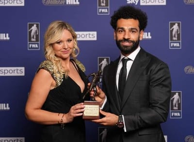 للمرة الثانية في تاريخه.. صلاح يتسلم جائزة أفضل لاعب في البريميرليج من رابطة النقاد والصحفيين الإنجليزية