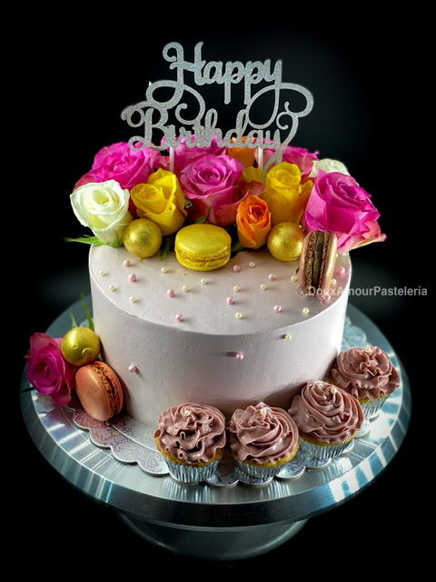 Tarta con Macarons