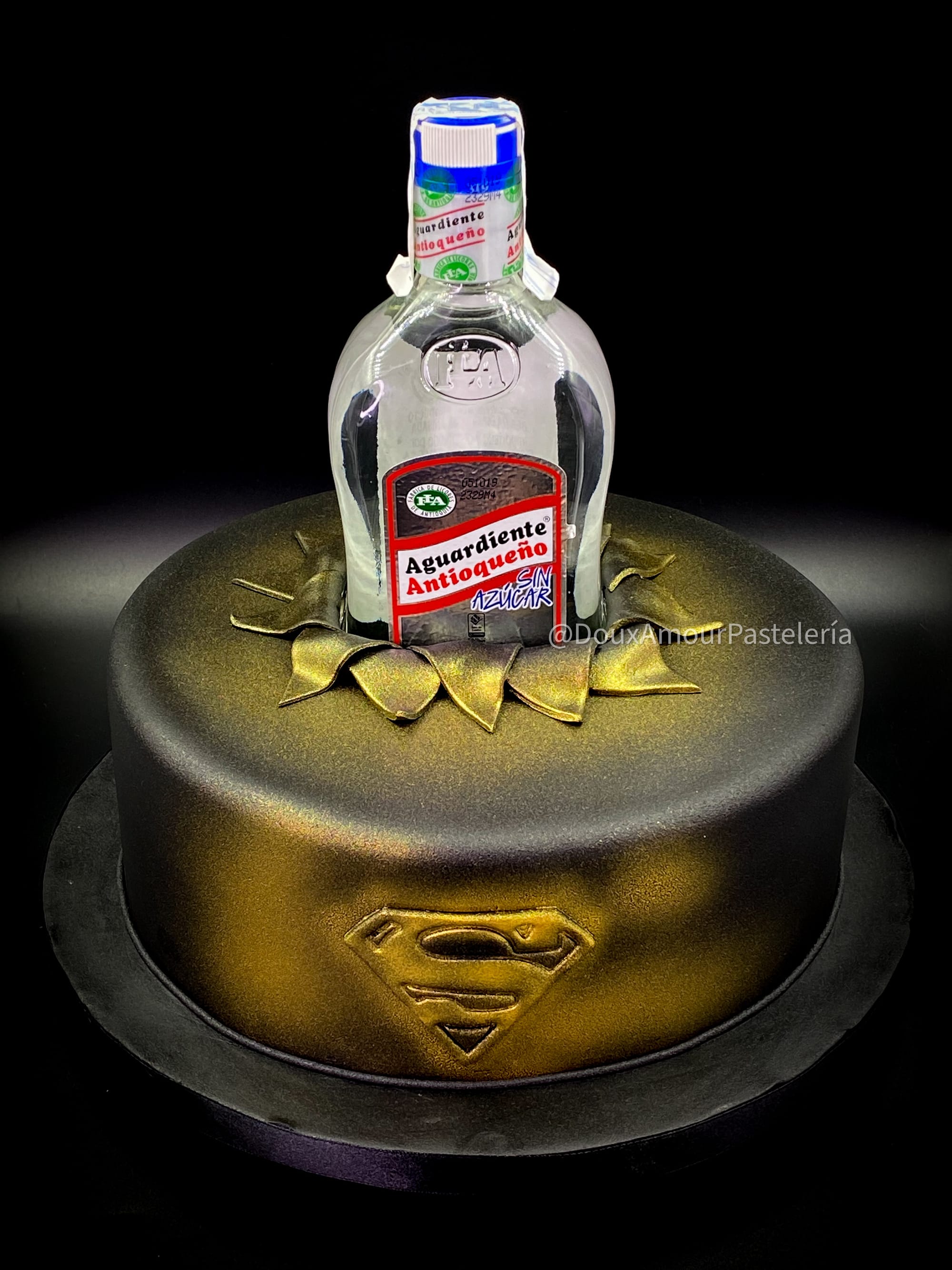 Tarta Superman y Aguardiente