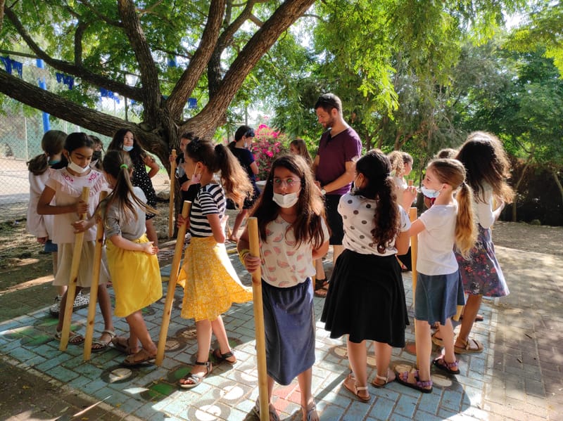 פעילות בבתי ספר ובקייטנות