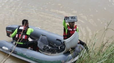 หนุ่มขับเก๋งพุ่งตกแม่น้ำสวีจมทั้งคัน ทุบกระจกหนีรอดตายหวุดหวิด ยืนยันไม่ได้เมา  image