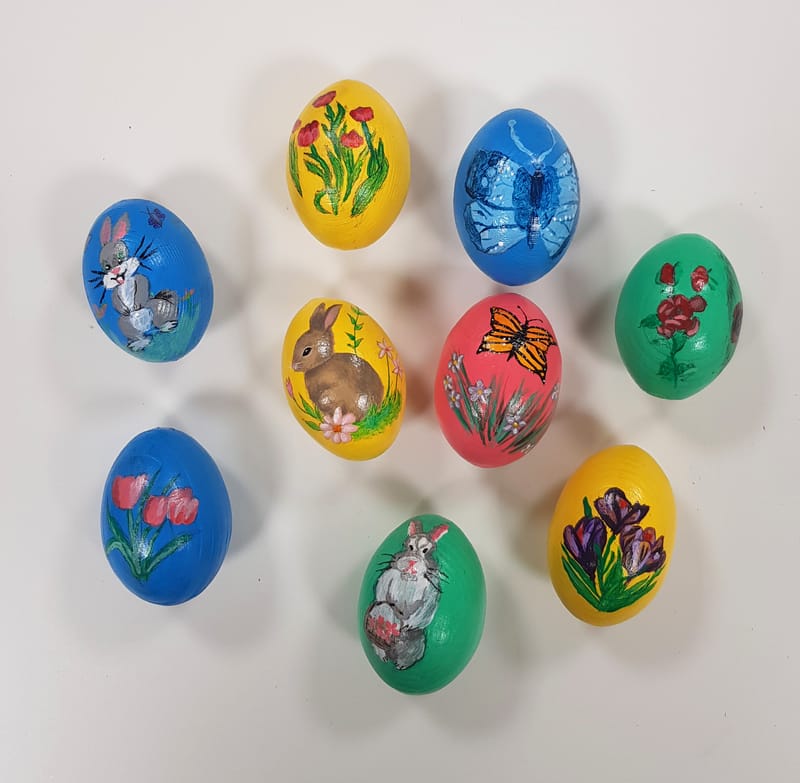 Atelier de pictat oua de lemn de Paste