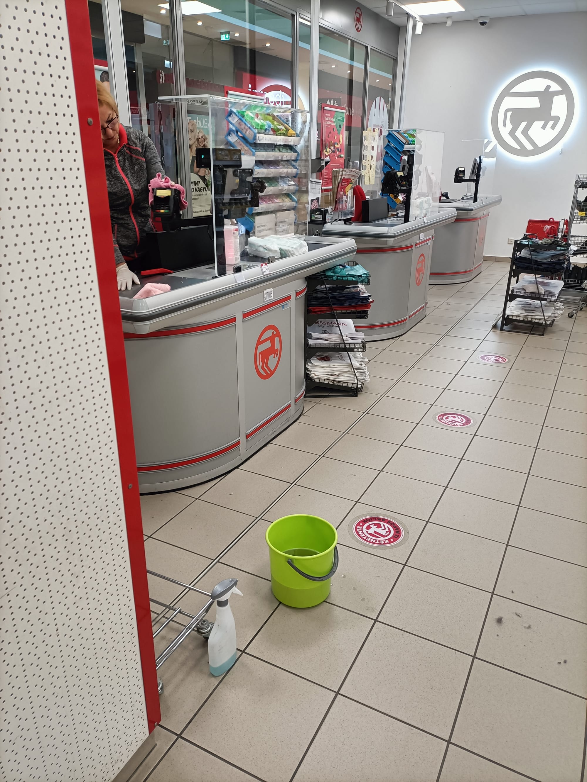 Rossmann üzletek nagytakarítása