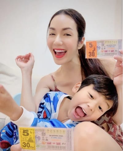 หวย &quot;เจ้าพ่อจอมทัพ&quot; ลูกชาย &quot;อ๋อม สกาวใจ&quot; มาแล้ว คอหวย แห่ตีเลขเด็ด 2/5/65 สนั่น image