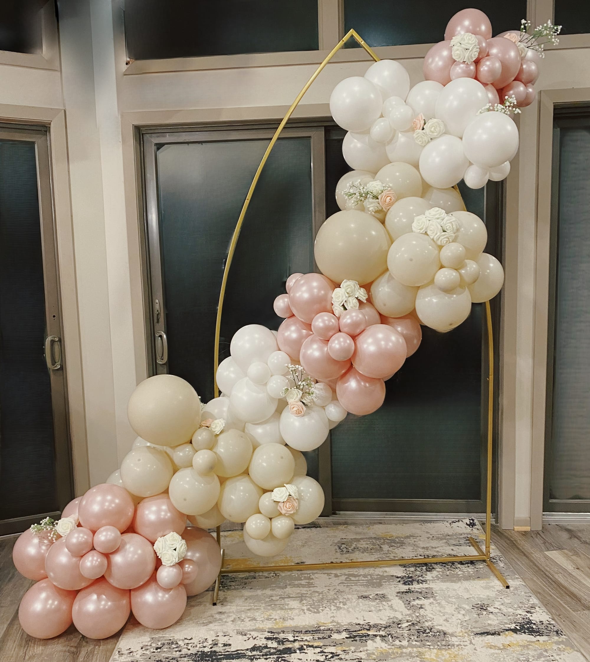 Pointed Balloon Arch