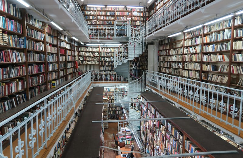 В лабиринтах старинной библиотеки