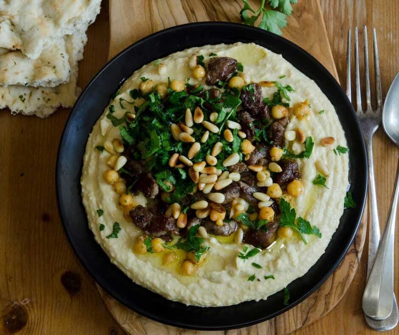 חומוס גרגרים בתוספת פטריות חמות
