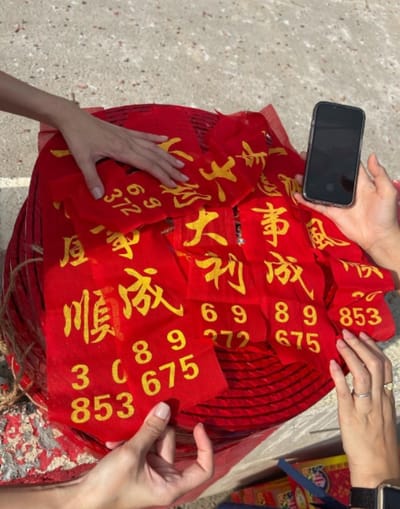 &quot;เบนซ์ ปุณยาพร&quot; ไม่มีกั๊ก เผยเลขหางประทัด ให้ดูชัดๆ ไม่ต้องเสียเวลาซูม image