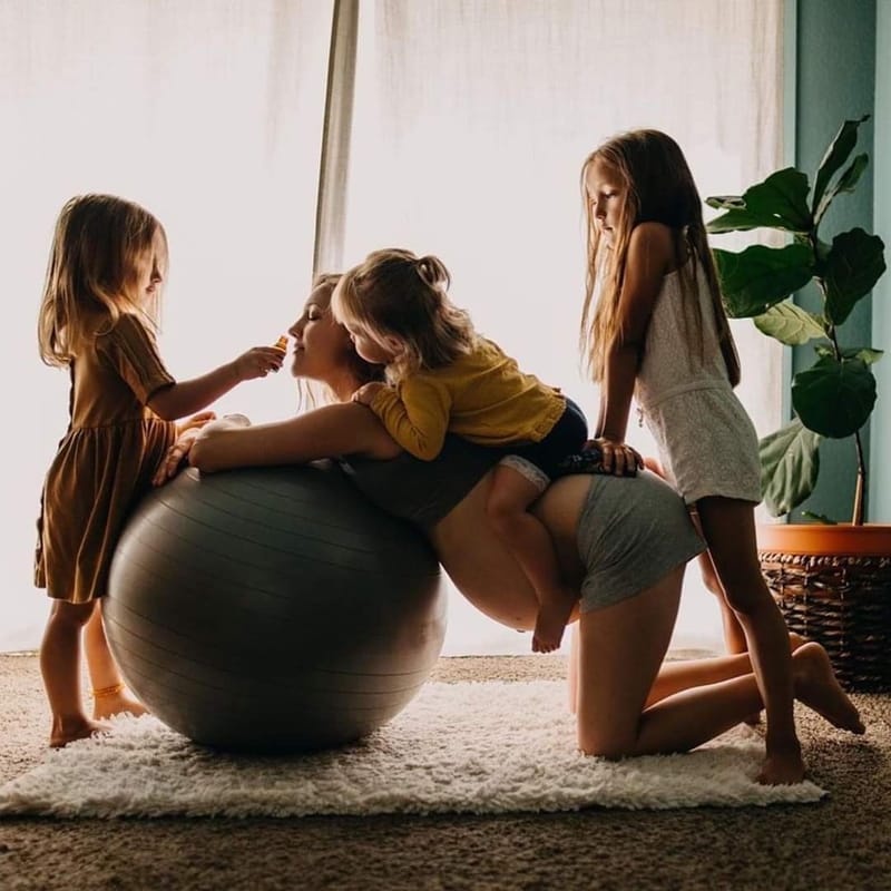 VÁRANDÓS- SZÜLÉS- ÉS/VAGY GYERMEKÁGYAS KÍSÉRŐ CSOMAG