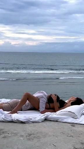 Romantic and Flirty Pictures