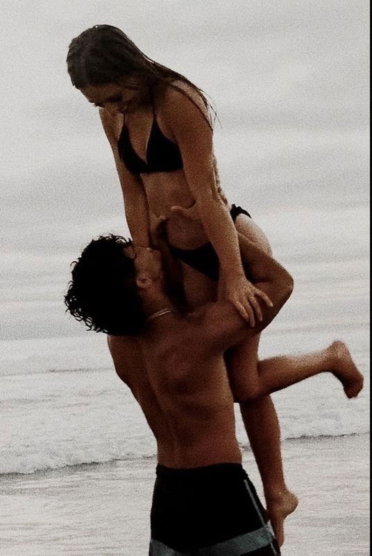 Romantic and Flirty Pictures