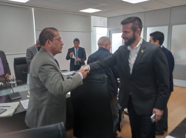 Ministro de Economía y Finanzas se compromete con los municipios amazónicos