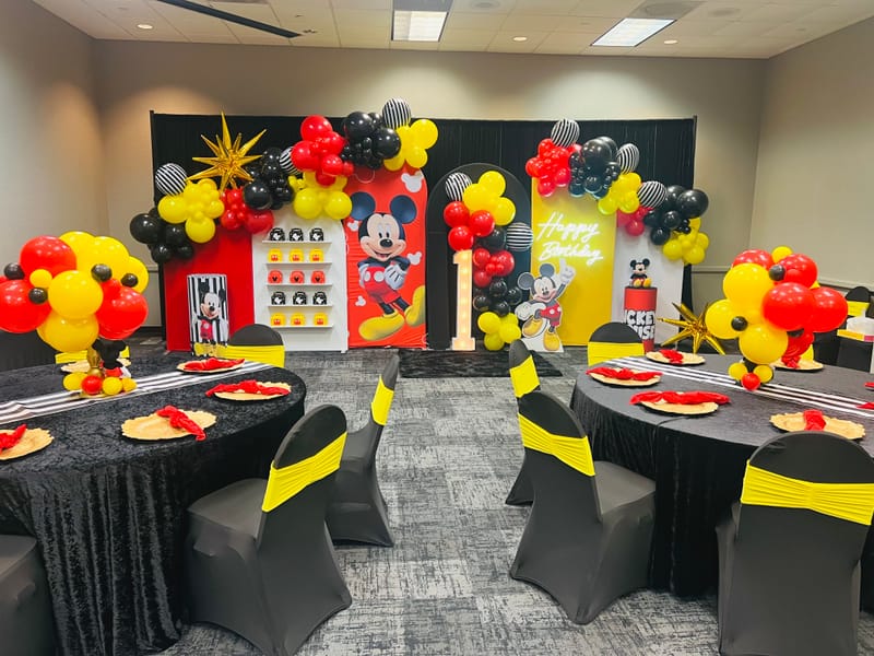 Extravagant Balloon Focal Point Display, plus table decor