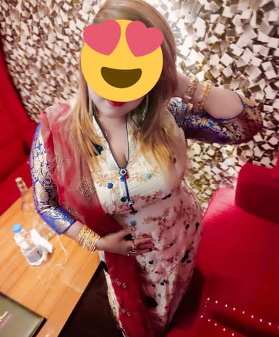 Spend some quality time with our Karachi call girls.