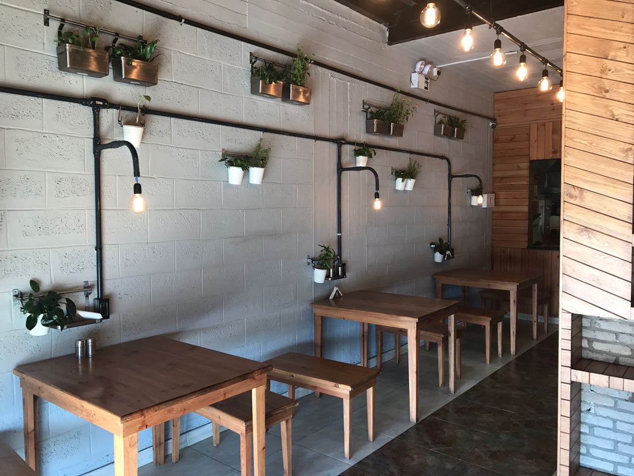 Lezwan Pizza and Pasta restaurant 