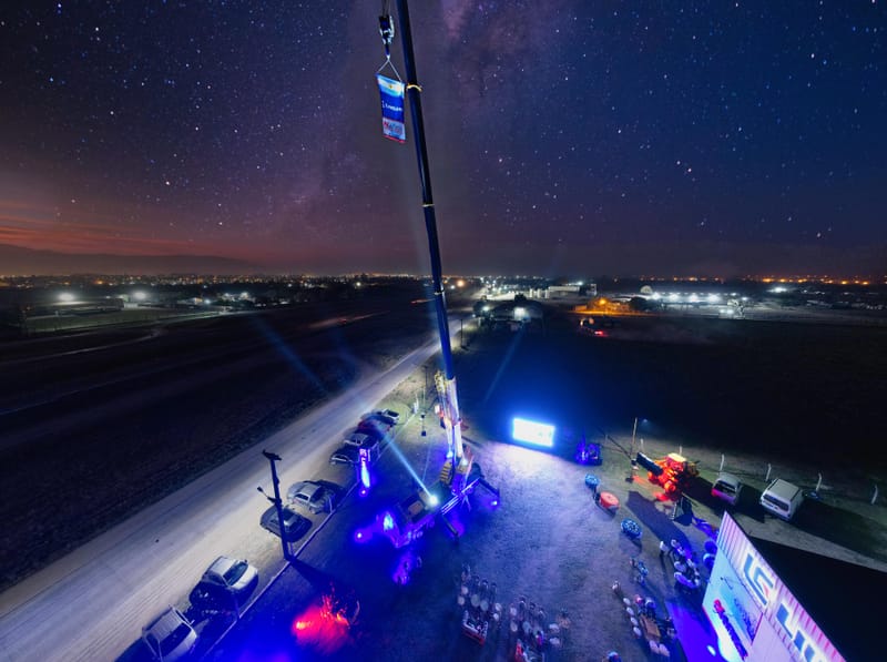 Presentacion Grua sobre camión TC750C5 con la participación de clientes y Directivos de ZMG - LIUGONG.