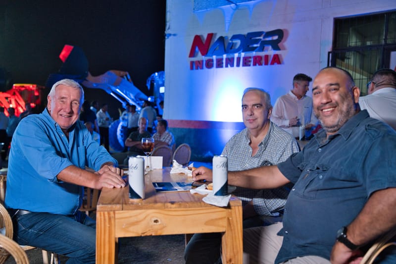 Presentacion Grua sobre camión TC750C5 con la participación de clientes y Directivos de ZMG - LIUGONG.