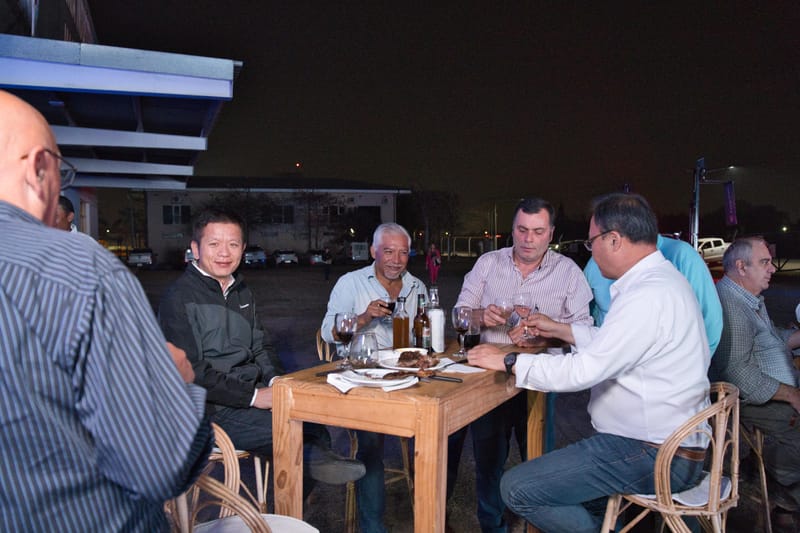 Presentacion Grua sobre camión TC750C5 con la participación de clientes y Directivos de ZMG - LIUGONG.