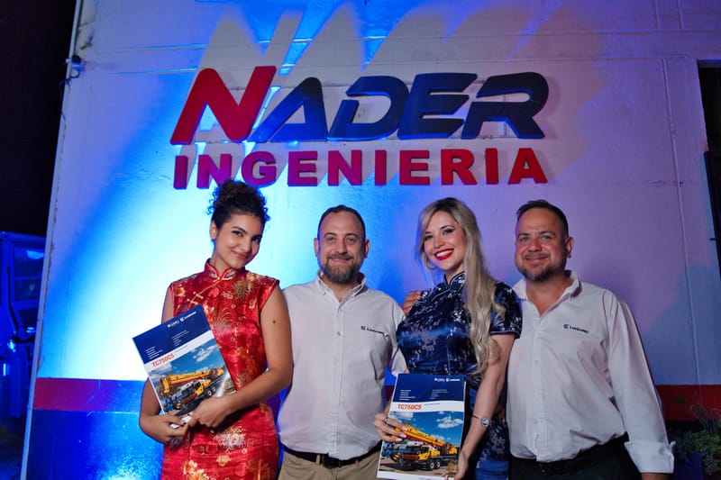 Presentacion Grua sobre camión TC750C5 con la participación de clientes y Directivos de ZMG - LIUGONG.