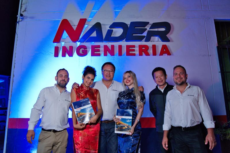 Presentacion Grua sobre camión TC750C5 con la participación de clientes y Directivos de ZMG - LIUGONG.