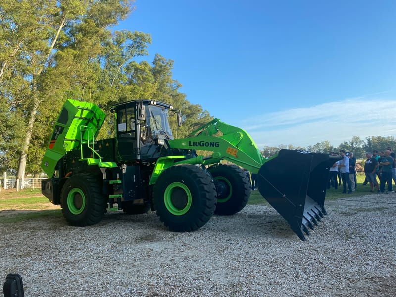 PRESENTACION 1º CARGADORA ELECTRICA EN ARGENTINA 