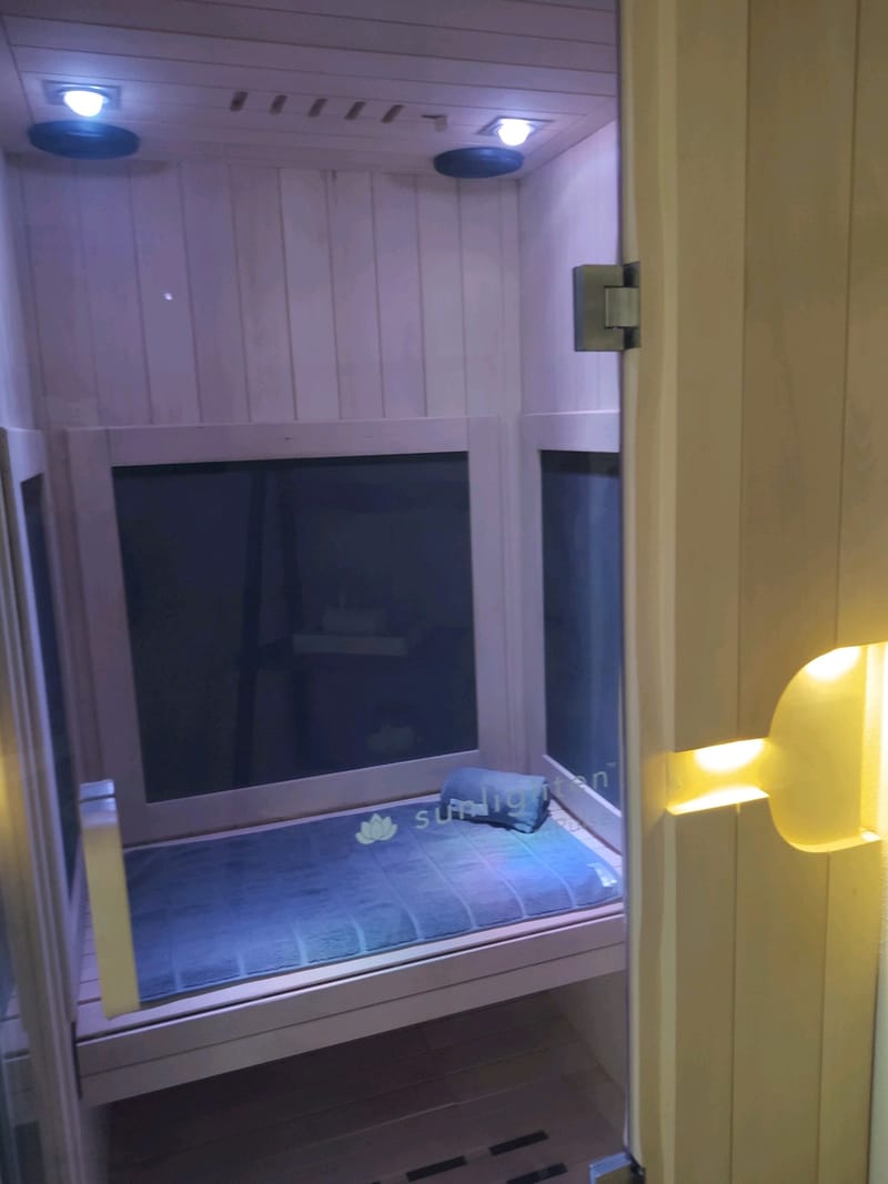 Infrared Sauna with Chromatherapy