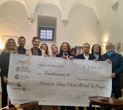 SERVICE INTERCLUB A SOSTEGNO AISM CONSEGNA RICAVATO FESTA CARNEVALE