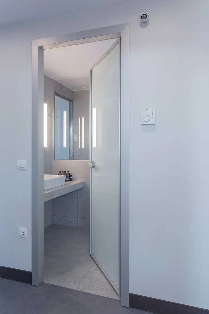 ΠΟΡΤΕΣ ΜΕ ΕΙΔΙΚΗ ΚΑΤΑΣΚΕΥΗ ΓΙΑ ΓΥΑΛΙ