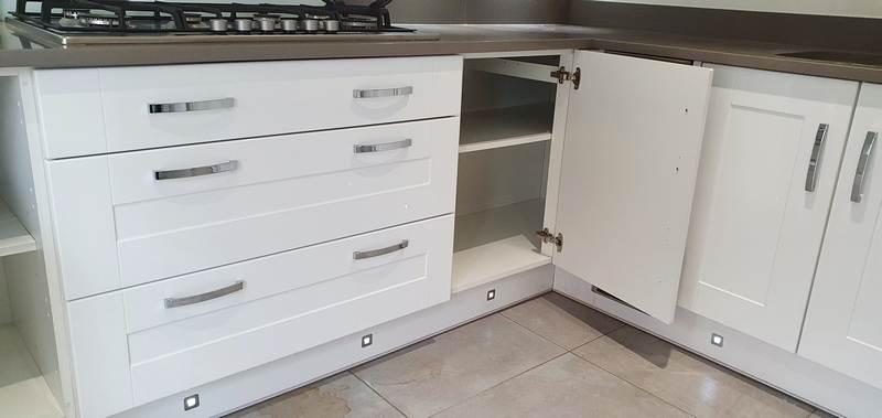 ΤΑΜΠΛΑΔΩΤΑ ΠΟΡΤΑΚΙΑ ΚΟΥΖΙΝΑΣ/ΝΤΟΥΛΑΠΑΣ