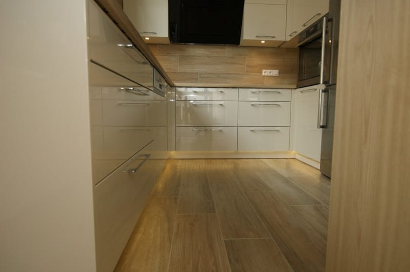 BIRCHWOOD & HIGH GLOSS WHITE LAQUER