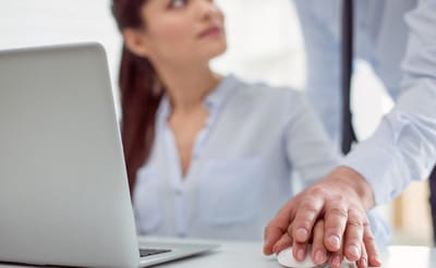 גבול מטושטש? כל מה שצריך לדעת על הטרדה מינית בעבודה