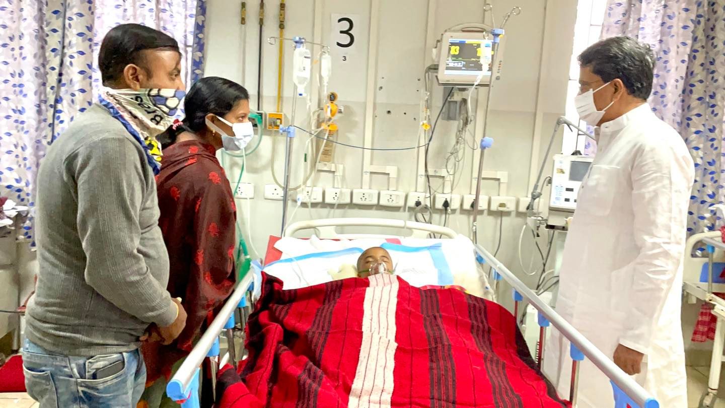 CM visits schoolgirl injured in road accident