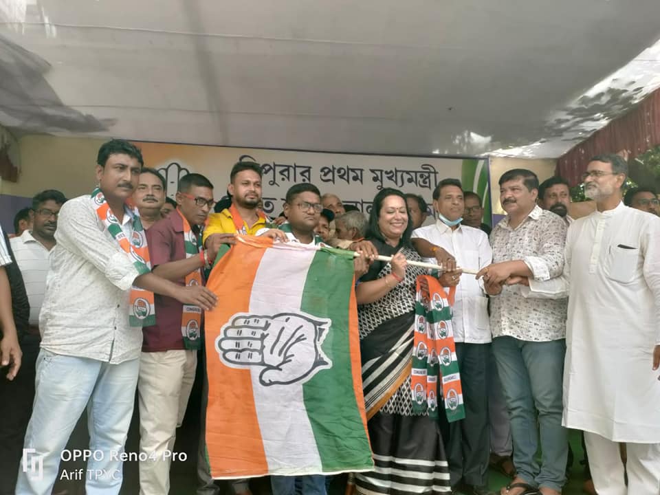 Baptu Chakraborty returns, 2500 voter join Congress