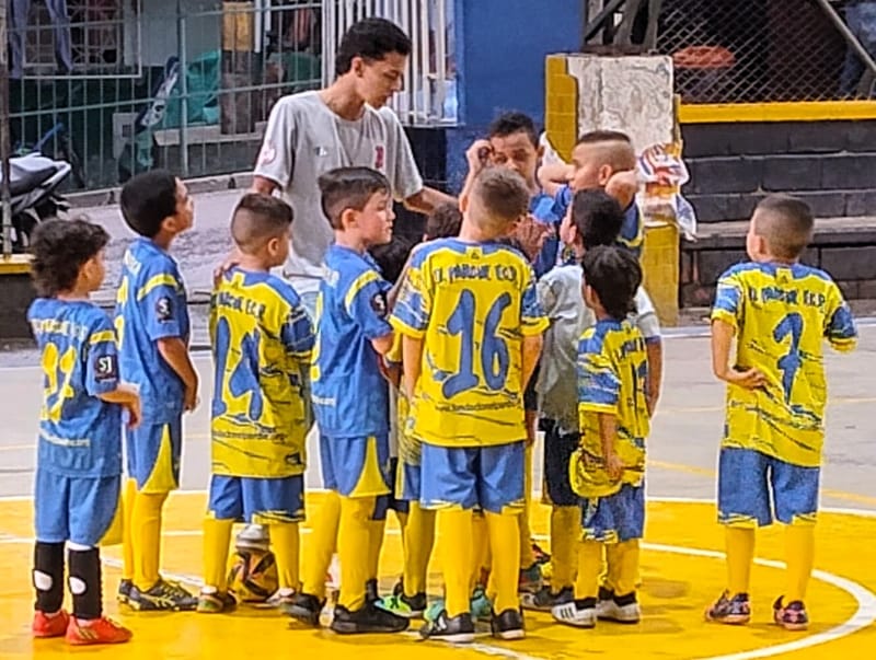 Futsal para la Vida: Escuelas Deportivas de nuestro club (Distrito de Medellin, Los Alcazáres) y Bello (La Gabriela y Cabañitas Etapa IV)