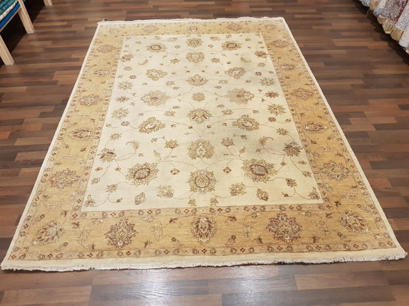 Code: 150660    Size: 185 X 271cm  Price Euro: 2980