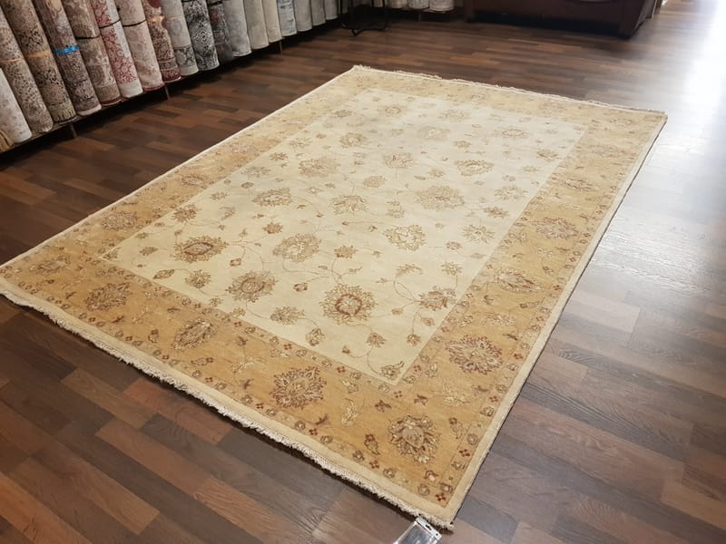 Code: 150660    Size: 185 X 271cm  Price Euro: 2980