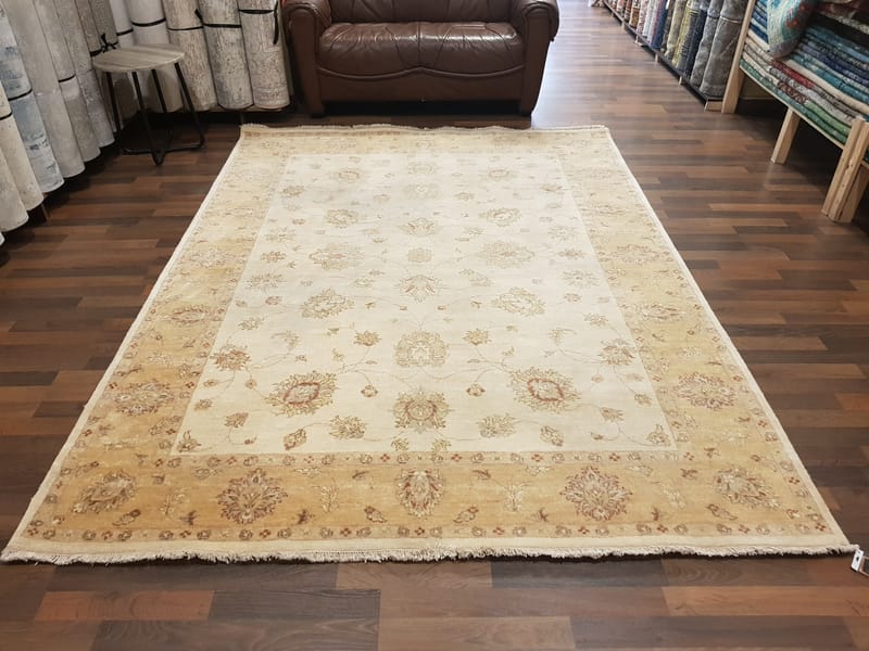 Code: 150660    Size: 185 X 271cm  Price Euro: 2980