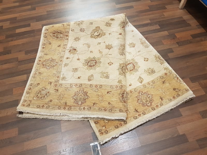 Code: 150660    Size: 185 X 271cm  Price Euro: 2980