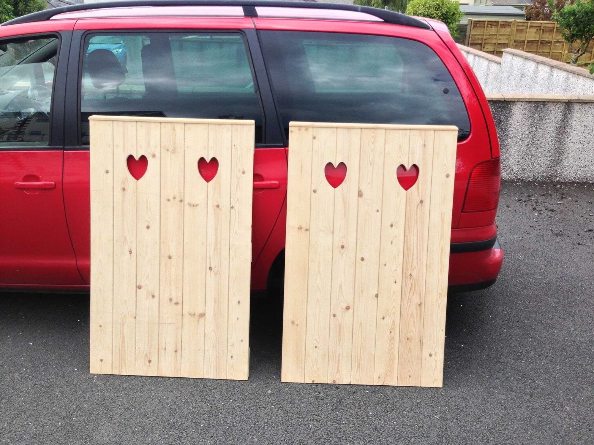 Caeadau ffenestr wal / Wall window shutters