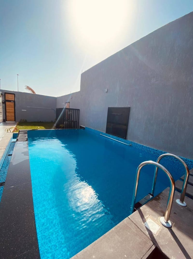 كوخ ريفي ذو إطلالة على الحديقة والمسبح