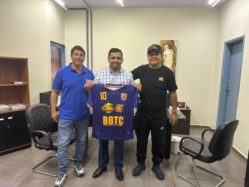 Presidente do Sete de Dourados visita Paulo César( Procurador do Município de Dourados), ao lado Willian Roberto Benites direto do Sete.